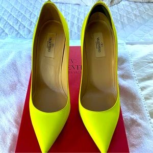 Valentino Garavani single rockstud pump, size 39.5